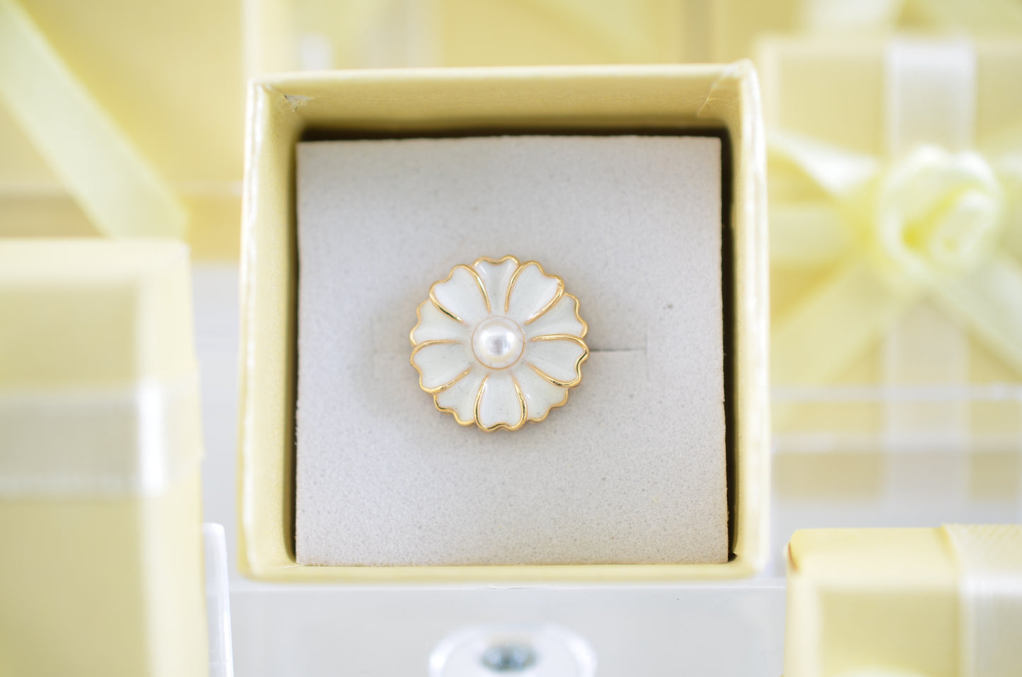 White Flower Pearl Charm for Belts, Bags and Watch Bands