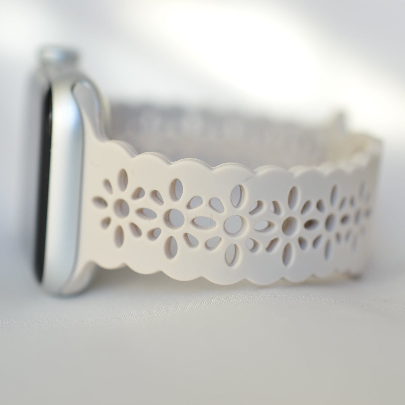 Light Cream Color Apple Band with Flower Pattern 