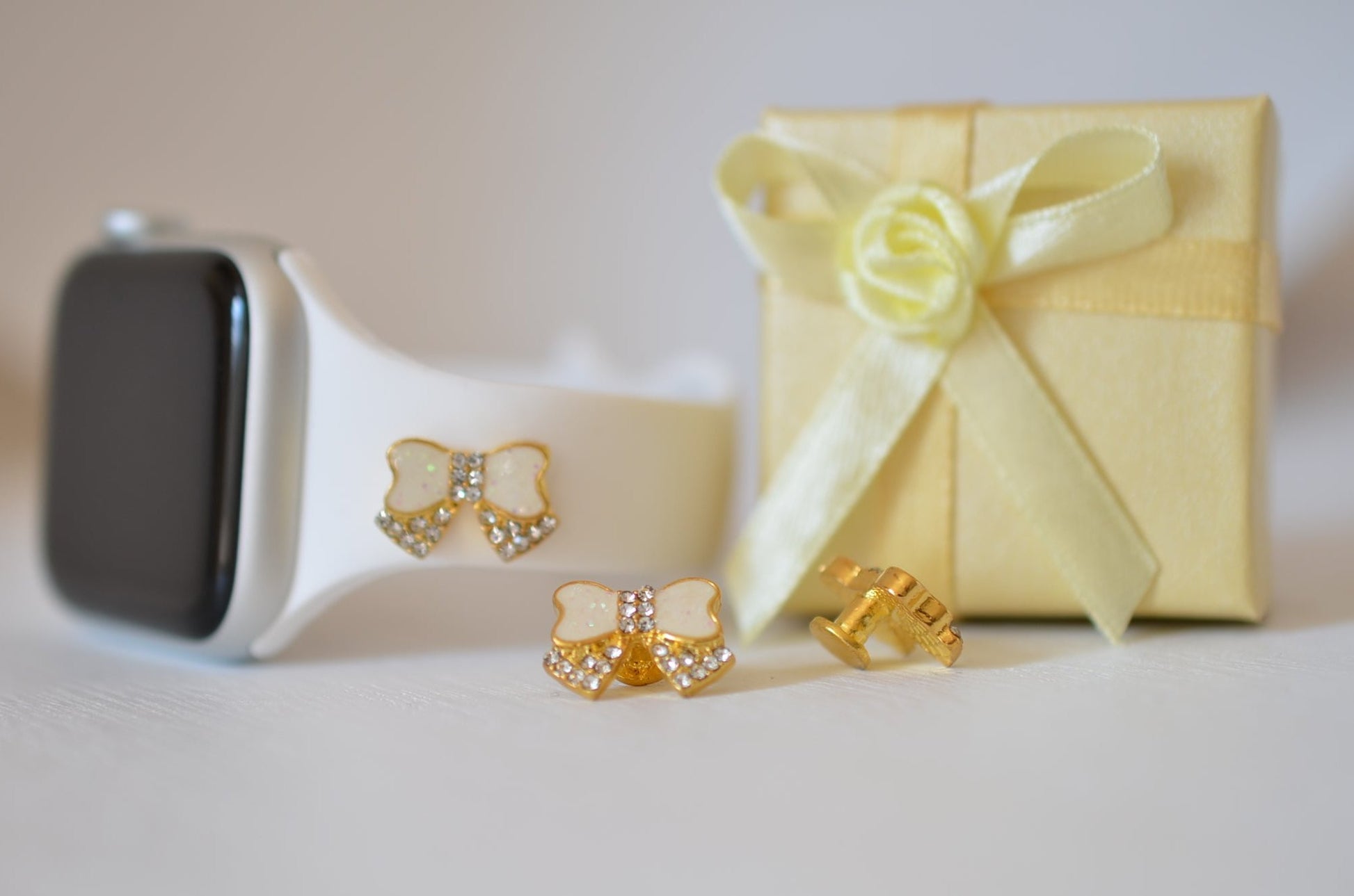 Pretty white ribbon bow jewelry charm for watchbands